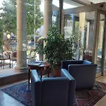克里斯塔罗酒店 3* 科内利亚诺
