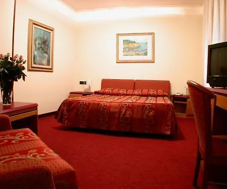 Hotel Cristallo 3*