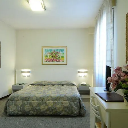 Cristallo Hotel 3*