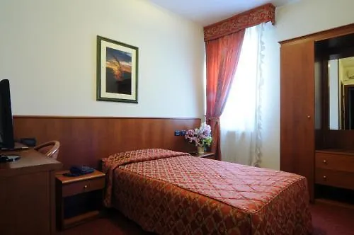 فندق Cristallo 3*